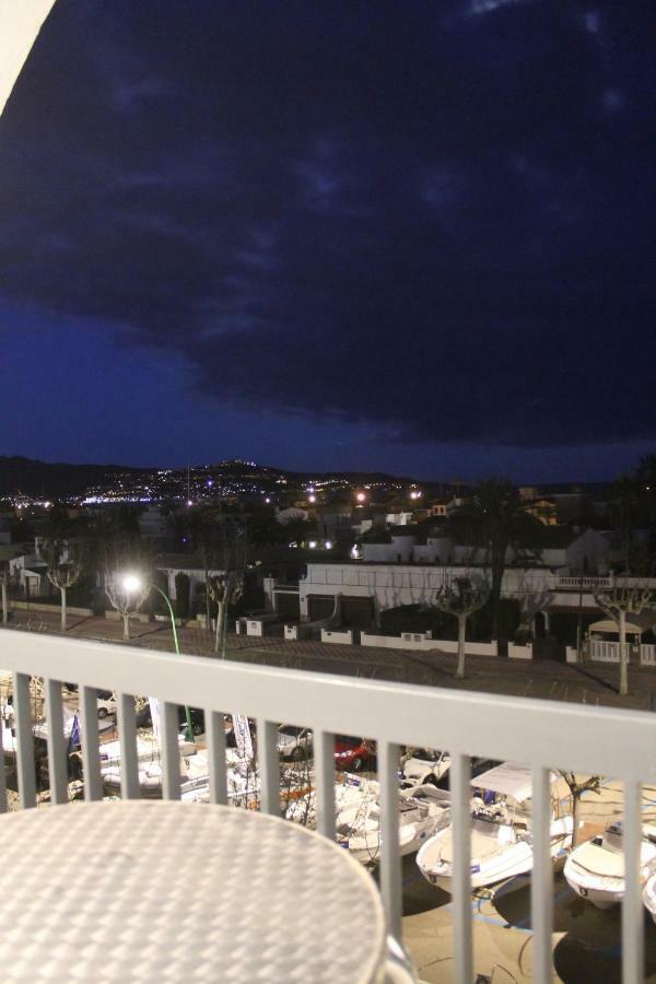 Absolute Apartment Empuriabrava Eksteriør billede